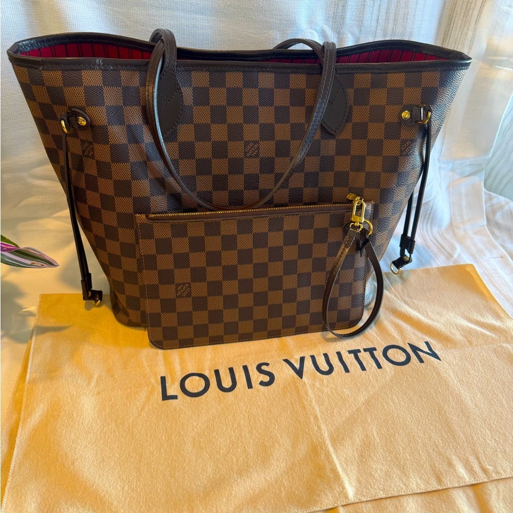 Louis Vuitton Neverfull MM Damier Tote Bag and clutch
